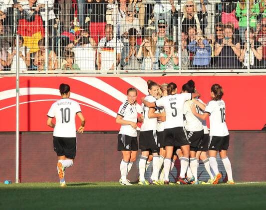 Jubel nach dem 1:0 von Melanie Behringer ( Deutschland ) Deutschland vs.Irland, Fussball, WM Qualifikationsspiel, 17.09.2014 EP_HLR