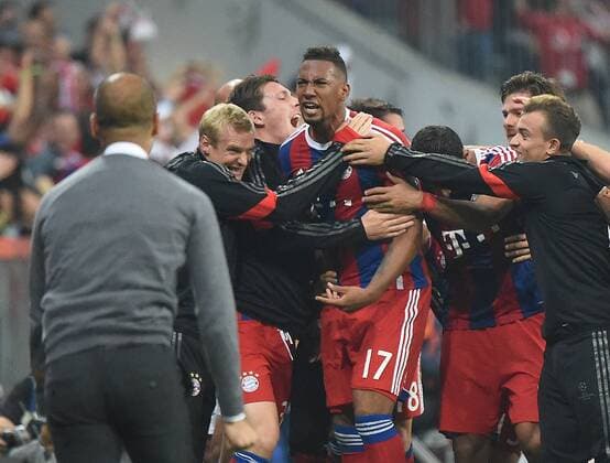 17.09.2014, xjhx, Fussball Champions League, FC Bayern München - Manchester City, v.l. Pep Guardiola (Trainer FC Bayern München) Jerome Boateng (FC Bayern München) Goal scored, Tor zum 1:0