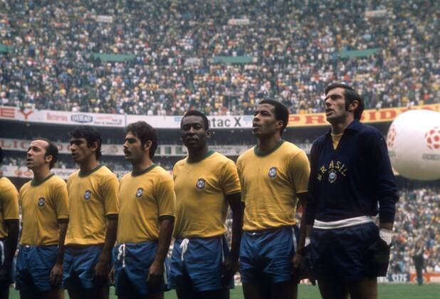 WM Finale 1970, Nationalhymne Brasilien, v.li.: Tostao, Clodoaldo, Roberto Rivelino, Pele, Jairzinho und Torwart Felix