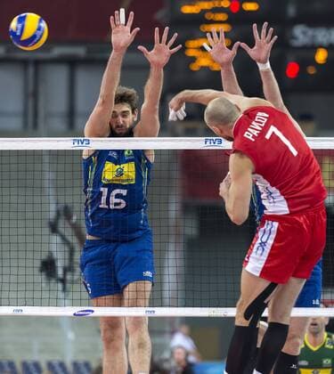 MS Siatkarzy 2014 - Brazylia - Rosja Ph: Dariusz Stepien East News FIVB Volleyball Men s World Championship Poland 2014. Brasil vs. Russia on September 17, 2014 in Lodz, Poland In the picture: Lucas Saatkamp, Nikolay Pavlov  EN_01145715_0035