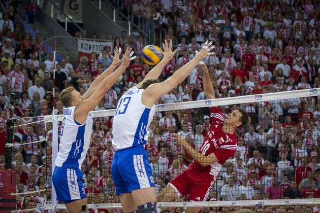 MÅö Siatkarzy 2014 - Polska - Rosja Ph: Dariusz Stepien East News FIVB Volleyball Men s World Championship Poland 2014. Poland vs. Russia on September 18.09.2014 in Lodz, Poland In the picture: Mariusz Wlazly spikes the ball, Alexey Spiridonov, Dmitriy Muserskiy block  EN_01145942_0009