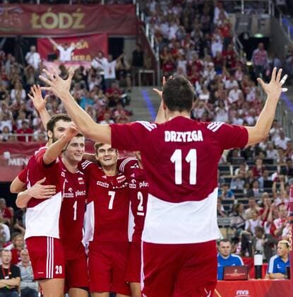 MÅö Siatkarzy 2014 - Polska - Rosja Ph: Dariusz Stepien East News FIVB Volleyball Men s World Championship Poland 2014. Poland vs. Russia on September 18.09.2014 in Lodz, Poland In the picture: Poland s players celebrate after winning a point.  EN_01145942_0029