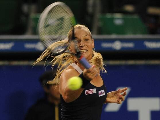(140919) -- TOKYO, Sept. 19, 2014 -- Dominika Cibulkova of Slovakia during the third round match at the Toray Pan Pacific Open tournament in Tokyo, Japan, Sept. 19, 2014. 