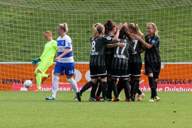 Torjubel SC Freiburg über das 0:1, Jubel, Torjubel, Torerfolg, celebrate the goal, goal, celebration, Jubel ueber das Tor, optimistisch, Action, Aktion, Fussball, Allianz Frauen-Bundesliga, MSV Duisburg - SC Freiburg, xozx