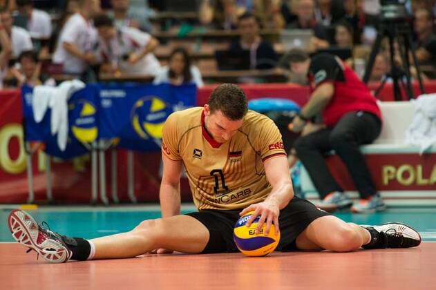 20.09.2014, Spodek, Kattowitz Volleyball, FIVB Volleyball Men s World Championship 2014, Halbfinale, Deutschland (GER) vs. Polen (POL) Christian Fromm ( 1 GER) enttäuscht enttaeuscht traurig