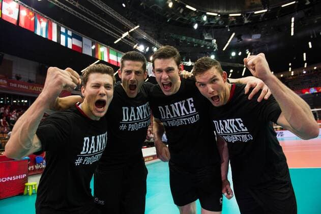 21.09.2014, Spodek, Kattowitz Volleyball, FIVB Volleyball Men s World Championship 2014, Spiel Platz 3 4, Deutschland (GER) vs. Frankreich (FRA) Jubel Lukas Kampa ( 11 GER), Michael Andrei ( 18 GER), Marcus Böhme Boehme ( 8 GER), Christian Fromm ( 1 GER) nach dem Sieg
