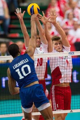21.09.2014, Spodek, Kattowitz Volleyball, FIVB Volleyball Men s World Championship 2014, Finale, Polen (POL) vs. Brasilien (BRA) Angriff Ricardo Lucarelli Santos ( 10 BRA) - Block Doppelblock Mariusz Wlazly ( 10 POL), Piotr Nowakowski ( 1 POL)