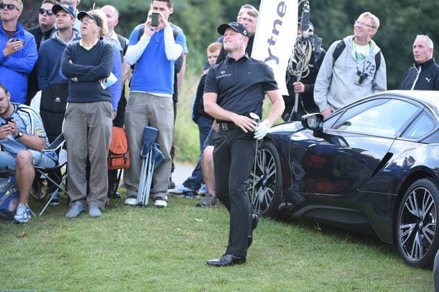 21.09.2014. Newport, Wales. ISPS Handa Wales Open Golf at Celtic Manor. Day 4. Jamie Donaldson lands at the back of the 18th green next to the display car xJonxBromleyx  ActionPlus20225563