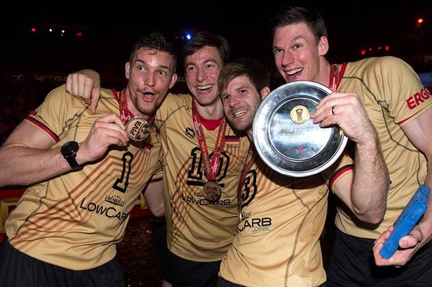 21.09.2014, Spodek, Kattowitz Volleyball, FIVB Volleyball Men s World Championship 2014, Siegerehrung Christian Fromm ( 1 GER), Jochen Schöps Schoeps ( 10 GER), Sebastian Schwarz ( 3 GER), Marcus Böhme Boehme ( 8 GER) mit Medaille Bronzemedaille Trophy