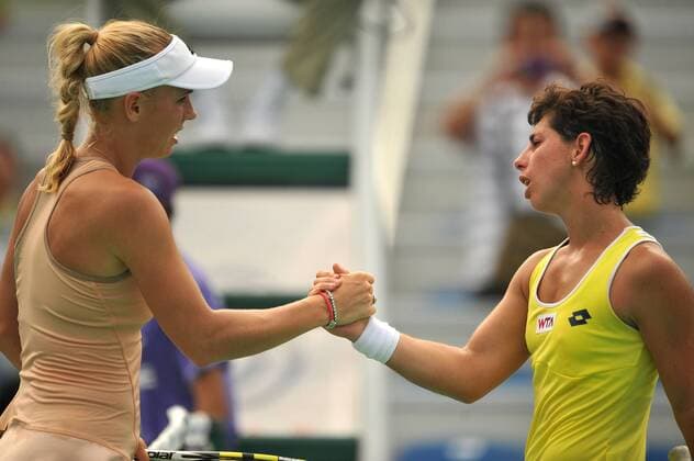 Denmark s Caroline Wozniacki (L) shakes hands with Spain s Carla Suarez Navarro after their women s singles match at the Wuhan Open tennis tournament in Wuhan, capital of central China s Hubei Province, on Sept. 23, 2014. ) (SP)CHINA-WUHAN-TENNIS-WUHAN OPEN XiaoxYijiu 
