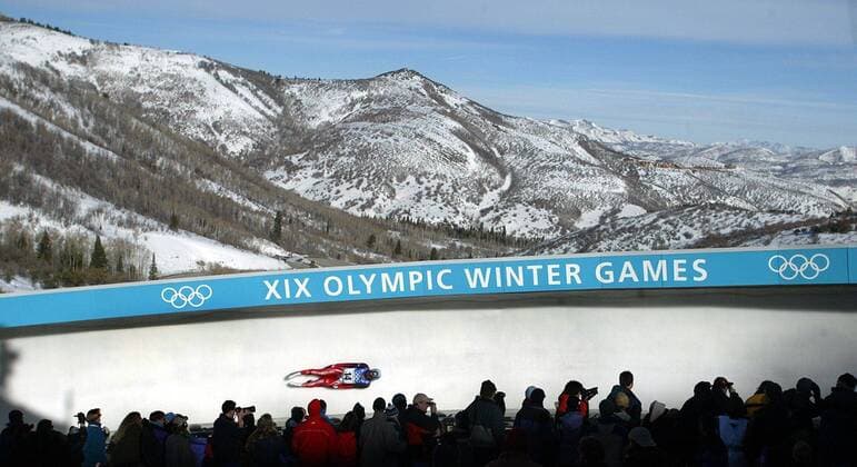 Feb. 11, 2002 - U.S. - KRT SPORTS STORY SLUGGED: OLY-LUGE KRT PHOTOGRAPH BY JOE RIMKUS JR. MIAMI HERALD (FORT LAUDERDALE OUT) (February 11) SALT LAKE CITY, UT-- USA s Nick Sullivan in the mens luge Monday February 11, 2002, in Salt Lake City, Utah. (MI) BL NC KD 2002 (Horiz) (lde) News Archive - Feb. 11, 2002 - ZUMAm67_