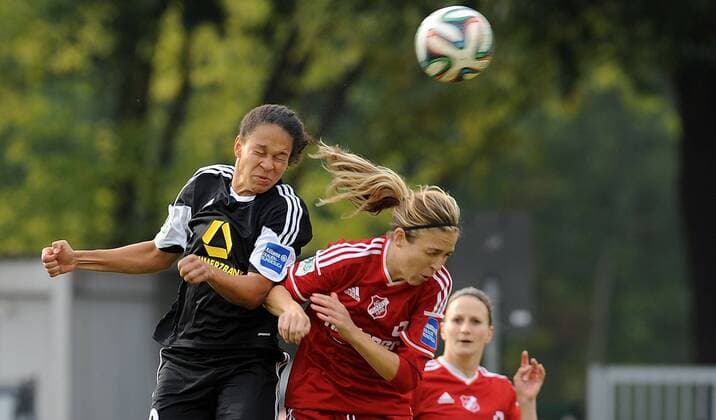24.09.2014, xpsx, Fussball 1.Bundesliga Damen, 1.FFC Frankfurt - SC Sand, v.l.Celia Sasic (1.FFC Frankfurt), Allioson Scurich (SC Sand)