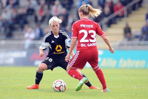 24.09.2014, xpsx, Fussball 1.Bundesliga Damen, 1.FFC Frankfurt - SC Sand, v.l. Jessica Fishlock (1.FFC Frankfurt), Isabelle Meyer (SC Sand)