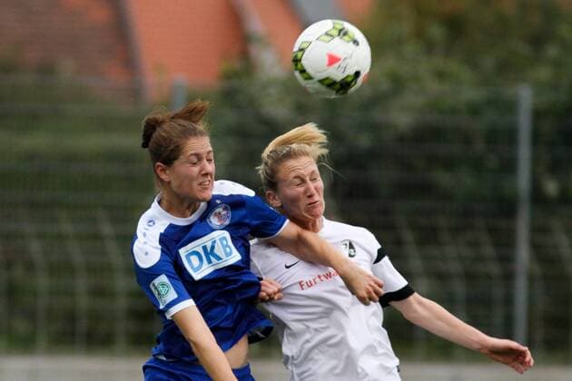 v.li.: Inka Wesely (Turbine Potsdam), Jenista Clark (SC Freiburg), Kopfball, header, Aktion, Action,Fussball, Allianz Frauen-Bundesliga, SC Freiburg - 1. FFC Turbine Potsdam, xozx
