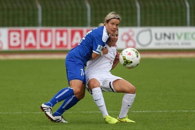 v.li.: Jennifer Zietz (Turbine Potsdam), Hasret Kayikci (SC Freiburg), Zweikampf, Duell, duel, tackle, Dynamik, Action, Aktion, Fussball, Allianz Frauen-Bundesliga, SC Freiburg - 1. FFC Turbine Potsdam, xozx