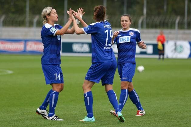 v.li.: Jennifer Zietz (Turbine Potsdam), Inka Wesely (Turbine Potsdam), Lidija Kulis (Turbine Potsdam), Jubel, Torjubel, Torerfolg, celebrate the goal, goal, celebration, Jubel über das Tor, optimistisch, Action, Aktion, Fussball, Allianz Frauen-Bundesliga, SC Freiburg - 1. FFC Turbine Potsdam, xozx