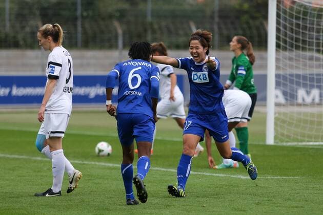 v.li.: Genoveva Anonma (Turbine Potsdam), Asano Nagasato (Turbine Potsdam), Jubel, Torjubel, Torerfolg, celebrate the goal, goal, celebration, Jubel über das Tor, optimistisch, Action, Aktion, Fussball, Allianz Frauen-Bundesliga, SC Freiburg - 1. FFC Turbine Potsdam, xozx