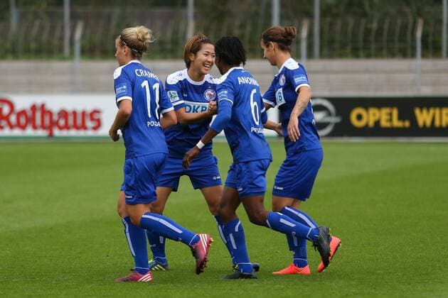 Torjubel 0:3 mit Torschützin Asano Nagasato (Turbine Potsdam, 2. v.li.), Jubel, Torjubel, Torerfolg, celebrate the goal, goal, celebration, Jubel über das Tor, optimistisch, Action, Aktion, Fussball, Allianz Frauen-Bundesliga, SC Freiburg - 1. FFC Turbine Potsdam, xozx