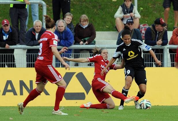 24.09.2014, xpsx, Fussball 1.Bundesliga Damen, 1.FFC Frankfurt - SC Sand, v.l. Rebekah Stott (SC Sand), Celia Sasic (1.FFC Frankfurt)