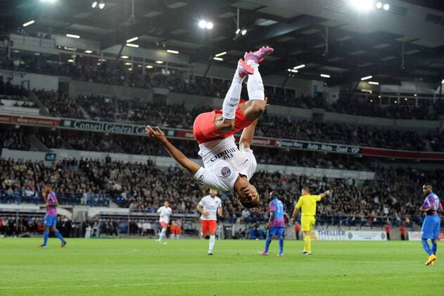 joie Lucas Moura apres son but (PSG) SM Caen vs Paris St. Germain - Ligue 1 - 24 09 2014 NLeGouicxFEP 