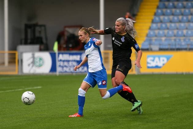 v.li.: Leonie Pankratz (TSG Hoffenheim), Rahel Kiwic (MSV Duisburg), Fussball, Allianz Frauen-Bundesliga, TSG 1899 Hoffenheim - MSV Duisburg, xozx