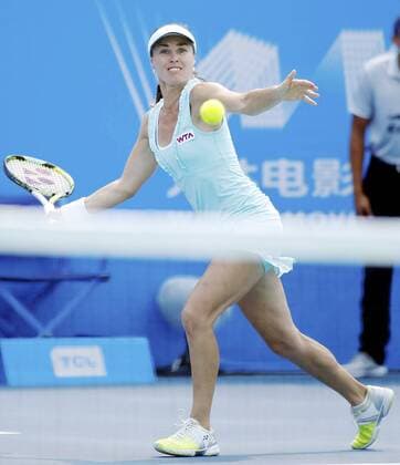 Martina Hingis of Switzerland prepares to return a shot during the women s doubles semifinals of the 2014 WTA Tennis Damen Wuhan Open tennis tournament in Wuhan city, central China s Hubei province, 26 September 2014.  20140926_26868
