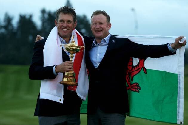 GOLF - PGA, Ryder Cup 2014 PERTHSHIRE,SCOTLAND,28.SEP.14 - GOLF - PGA Golf Herren Tour, Ryder Cup, Auchterarder Golf Club, award ceremony. Image shows Lee Westwood and Jamie Donaldson (ENG). Keywords: trophy. 