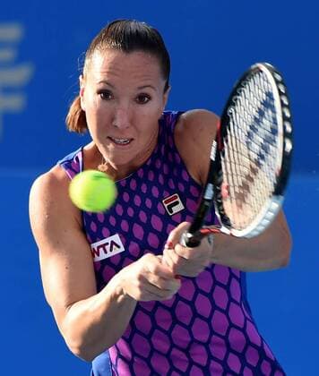 Jelena Jankovic of Serbia returns a shot during the women s singles 1st round match at the 2014 China Open in Beijing, capital of China, on Sept. 29, 2014. (SP)CHINA-BEIJING-TENNIS-CHINA OPEN GuoxYong 