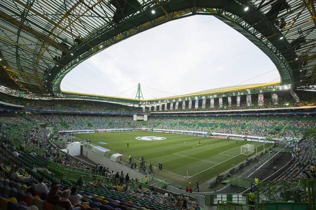 Fußball, Stadiongeschichte Sporting Lissabon Estadio Jose Alvalade XXI A general view ahead of kick off - Sporting Lisbon CP - 30 09 2014 EDITORIAL USE ONLY. No use with unauthorised audio, video, data, fixture lists, club league logos or live services. Online in-match use limited to 120 images, no video emulation. No use in betting, games or single club league player publications.
