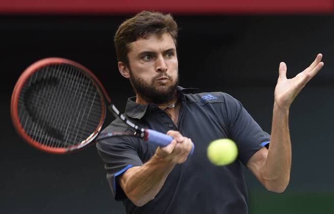 (141001) -- TOKYO, Oct. 1, 2014 -- Gilles Simon of France hits a return during the second round match at the Rakuten Japan Open Tennis Championships 2014 in Tokyo, Japan, Oct. 1, 2014. ) (SP) JAPAN-TOKYO-TENNIS-JAPAN OPEN Stringer 