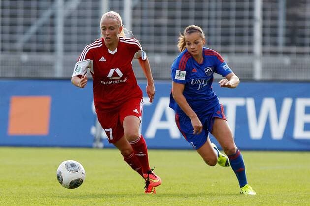 Fussball, Allianz Frauen-Bundesliga, FF USV Jena - 1. FFC Frankfurt, v.li.: Mandy Islacker (1. FFC Frankfurt), Ria Percival (FF USV Jena) xfsx