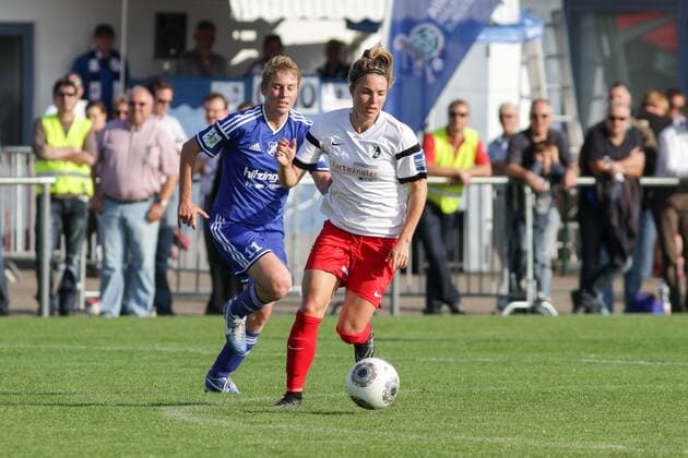 v.li.: Angela Migliazza (SC Sand), Sandra Starke (SC Freiburg), Fussball, Allianz Frauen-Bundesliga, SC Sand - SC Freiburg, xozx
