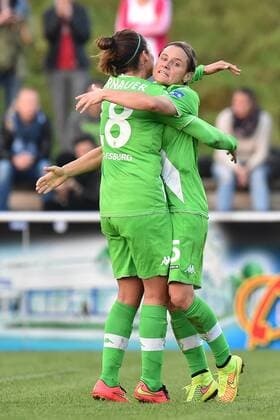 Fußball Allianz Frauen-Bundesliga 5. Spieltag MSV Duisburg - VfL Wolfsburg am 01.10.2014 im PCC-Stadion in Duisburg Torjubel zum 0:1 durch Martina Müller ( Wolfsburg ), rechts - Vanessa Bernauer ( Wolfsburg ), links
