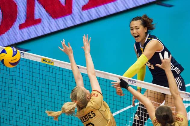 01.10.2014, Pala Trieste, Triest Volleyball, FIVB Volleyball Women s World Championship 2014, 2. Runde, Deutschland (GER) vs. China (CHN) Block Doppelblock Jennifer Geerties ( 6 GER), Christiane Fürst Fürst ( 11 GER) - Angriff Chunlei Zeng ( 8 CHN)