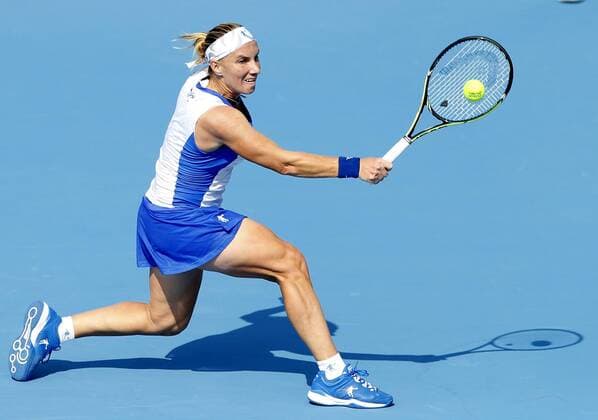 (141002) -- BEIJING, Oct. 2, 2014 -- Russia s Svetlana Kuznetsova returns a hit during the women s third round match at the 2014 China Open in Beijing, capital of China, on Sept. 30, 2014. ChenxJianli 