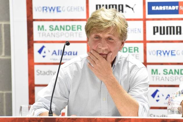 Pressekonferenz und Fototermin mit Horst Hrubesch am 02.10.2014 im Stadion Essen in Essen Frank Mill
