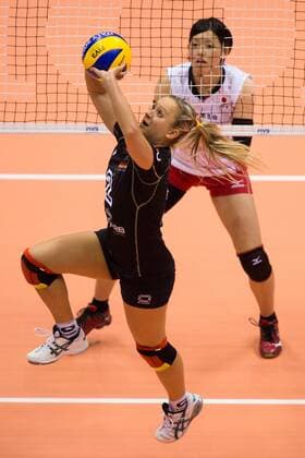 02.10.2014, Pala Trieste, Triest Volleyball, FIVB Volleyball Women s World Championship 2014, 2. Runde, Deutschland (GER) vs. Japan (JPN) Zuspiel Kathleen Weiß Weiss ( 2 GER)