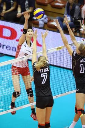 (L-R) Saori Kimura (JPN), Jennifer Pettke, Margareta Kozuch (GER), OCTOBER 2, 2014 - Volleyball : FIVB Volleyball Women s World Championship Second Round Pool E match between Germany 2-3 Japan at PalaTrieste in Trieste, Italy. Noxthirdxpartyxsales  ( yafa002565)