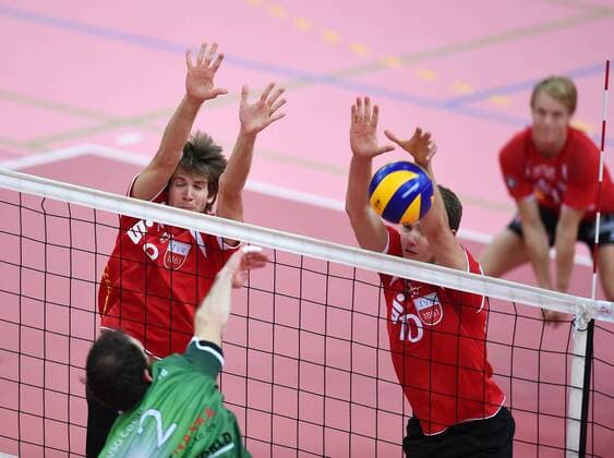 Volleyball 1. Bundesliga Saison 2014 2015 Testspiel 03.10.2014 in Tuebingen TV Rottenburg - VSG Coburg TV R Block; Felix Isaak (li) und Tom Strohbach (re) 