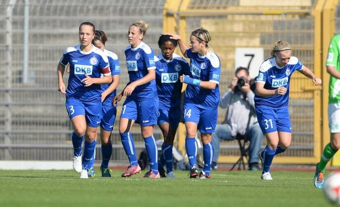 Potsdam bejubelt das Tor 0:1 durch Genoveva Anonma (mi), Fussball, Allianz Frauen-Bundesliga, VfL Wolfsburg-1. FFC Turbine Potsdam, xjkx
