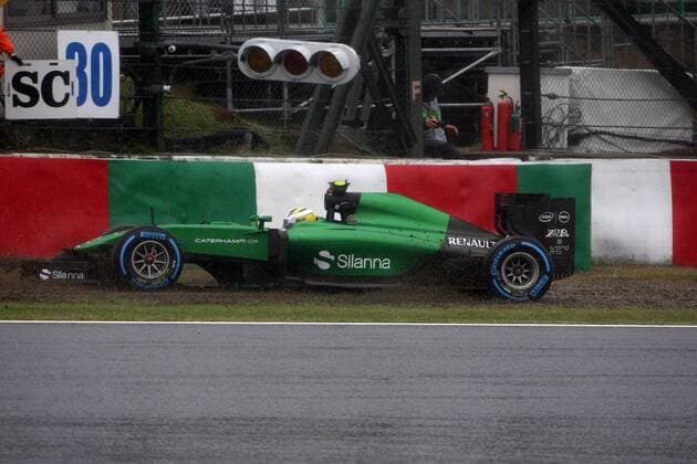 05.10.2014 - Race, Marcus Ericsson (SUE) Caterham F1 Team CT-04 off track Japanese Grand Prix, Suzuka 2 - 5 October 2014 