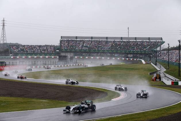 05.10.2014 - Race, Nico Rosberg (GER) Mercedes AMG F1 W05 leads Lewis Hamilton (GBR) Mercedes AMG F1 W05 Japanese Grand Prix, Suzuka 2 - 5 October 2014 