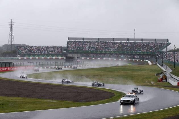 05.10.2014 - Race, The Safety car on the track leads Nico Rosberg (GER) Mercedes AMG F1 W05 and Lewis Hamilton (GBR) Mercedes AMG F1 W05 Japanese Grand Prix, Suzuka 2 - 5 October 2014 