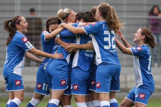Torjubel TSG 1899 Hoffenheim, Jubel, Torjubel, Torerfolg, celebrate the goal, goal, celebration, Jubel ueber das Tor, optimistisch, Action, Aktion, Fussball, Allianz Frauen-Bundesliga, TSG 1899 Hoffenheim - SC Sand, xozx