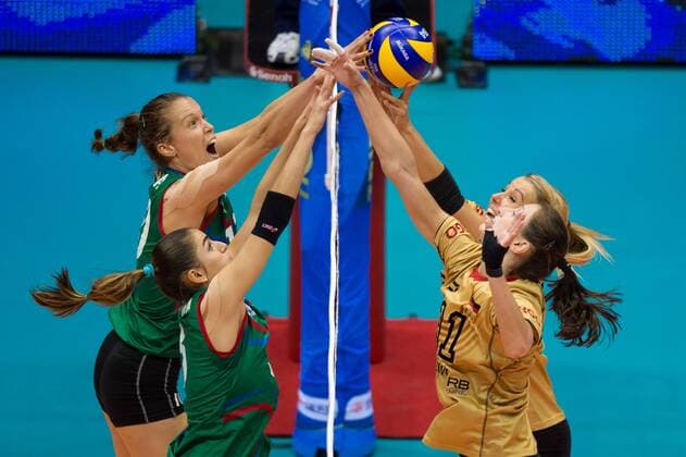 05.10.2014, Pala Trieste, Triest Volleyball, FIVB Volleyball Women s World Championship 2014, 2. Runde, Deutschland (GER) vs. Aserbaidschan (AZE) Block Doppelblock Jana Matiasovska-Aghayeva ( 10 AZE), Natavan Gasimova ( 8 AZE) - Block Doppelblock Christiane Fürst Fuerst ( 11 GER), Mareen Apitz ( 20 GER)
