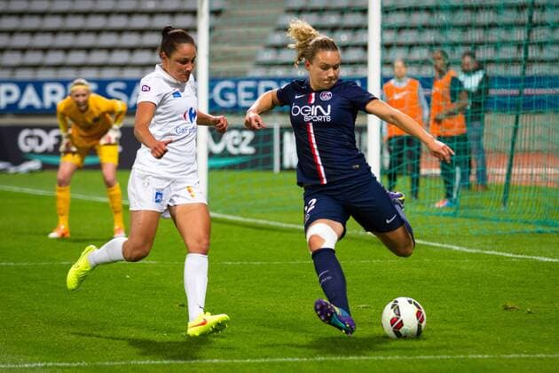 Fussball, Division 1 Feminine, Frankreich, Paris Saint-Germain - FCF Juvisy, v.li.: Katarina Kiedrzynek (Paris Saint-Germain) Sandrine Bretigny (FCF Juvisy) Josephine Henning (Paris Saint-Germain) , xsdx