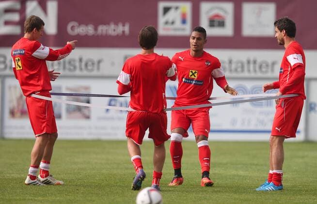 SOCCER - UEFA EURO 2016 quali, AUT vs MDA, training STEGERSBACH,AUSTRIA,06.OCT.14 - SOCCER - UEFA European Championship 2016, qualification, ÖFB international match, Austria vs Moldova, training team AUT. Image shows Florian Klein, Martin Harnik, Rubin Okotie and György Garics (AUT). CW3_8996