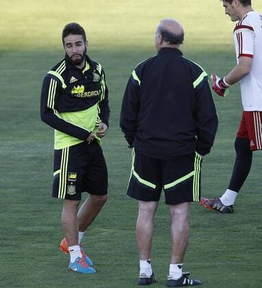 Spanish national team training session. In this picture, Daniel Carvajal and Vicente Del Bosque. xANGELxRIVEROx 
