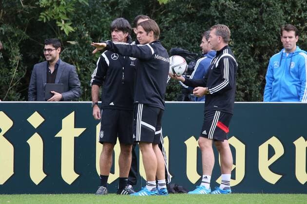Der neue Co-Trainer Thomas Schneider mit Bundestrainer Joachim Löw - Training der Deutschen Nationalmannschaft in Frankfurt