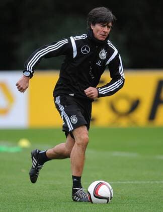 07.10.2014, xfux, Fussball EM Qualifikation, Deutsche Fussball Nationalmannschaft Training in Frankfurt, v.l. Trainer Joachim JOGI Loew (Deutsche Fussball Nationalmannschaft DFB) mit Ball